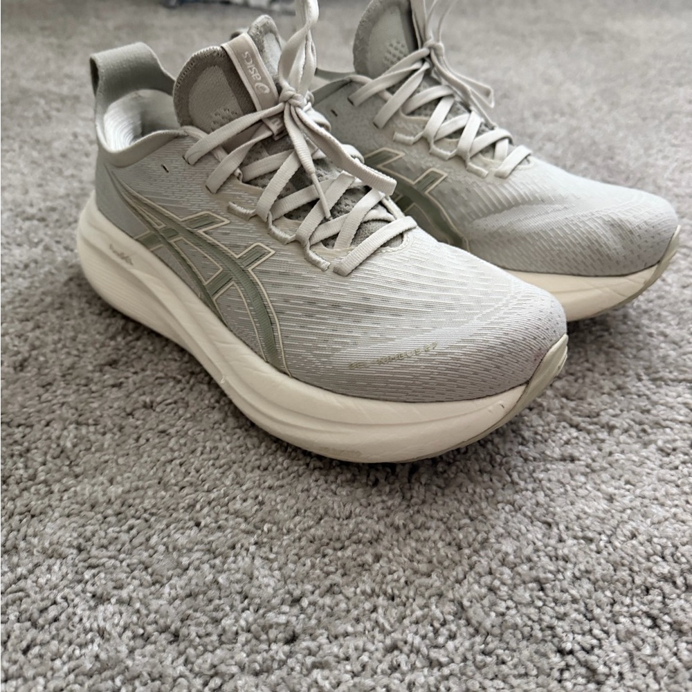 ASICS Women’s Gel-Nimbus 27